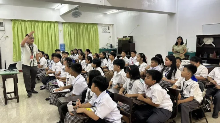 DepEd Considers “4+1” Blended Learning Model to Reduce Classroom Congestion